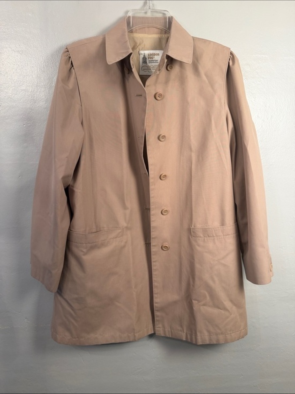 London Fog Womens Light Tan Single-Breasted Trench Coat size 8. Medium lenght